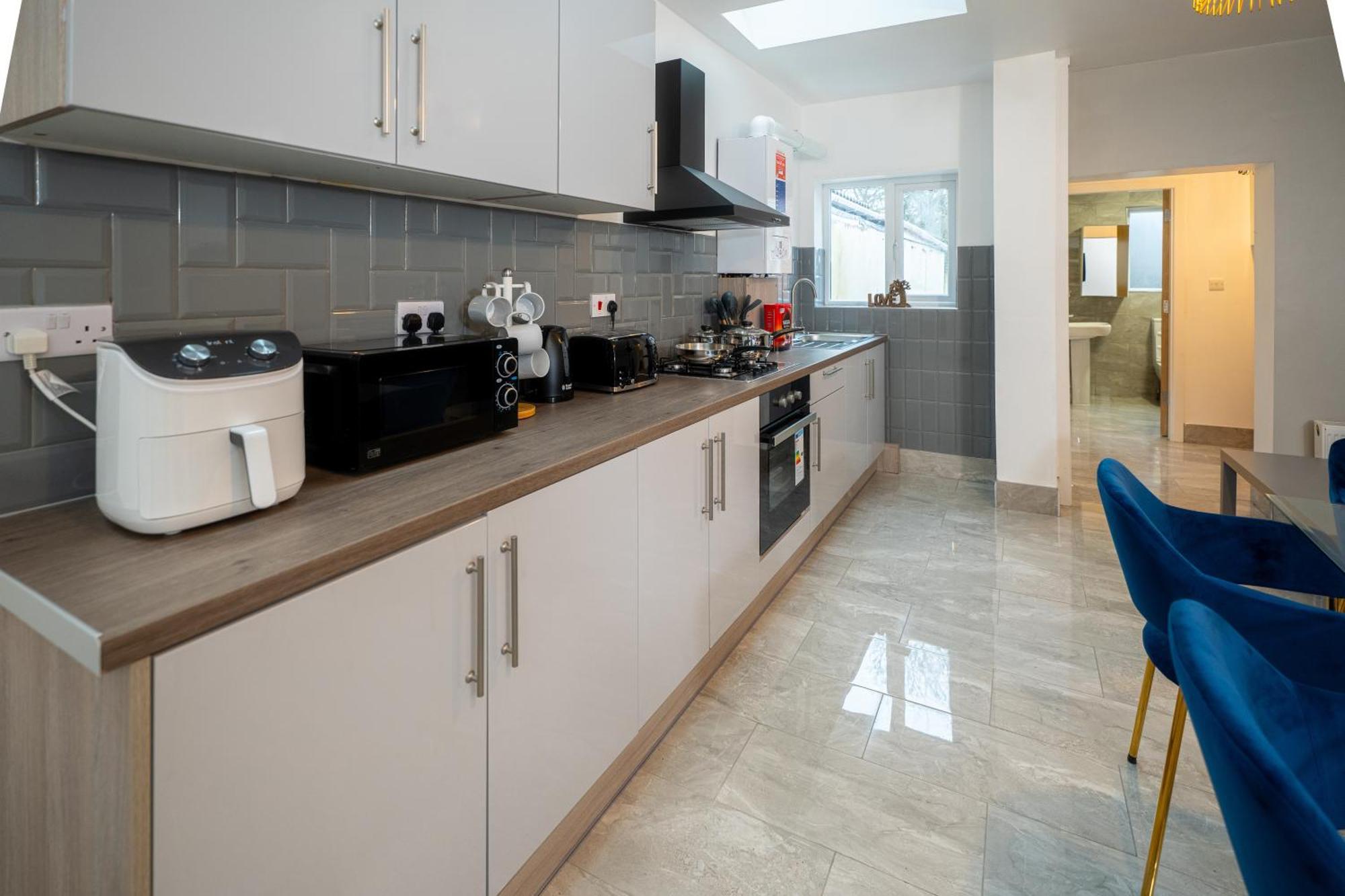 Отель Kunda House Coventry Road Бирмингем Экстерьер фото