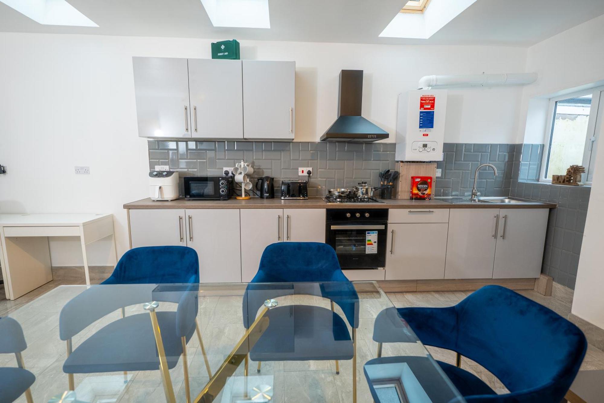 Отель Kunda House Coventry Road Бирмингем Экстерьер фото