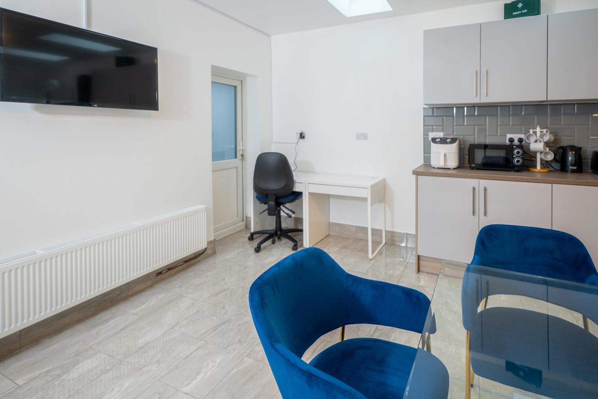 Отель Kunda House Coventry Road Бирмингем Экстерьер фото