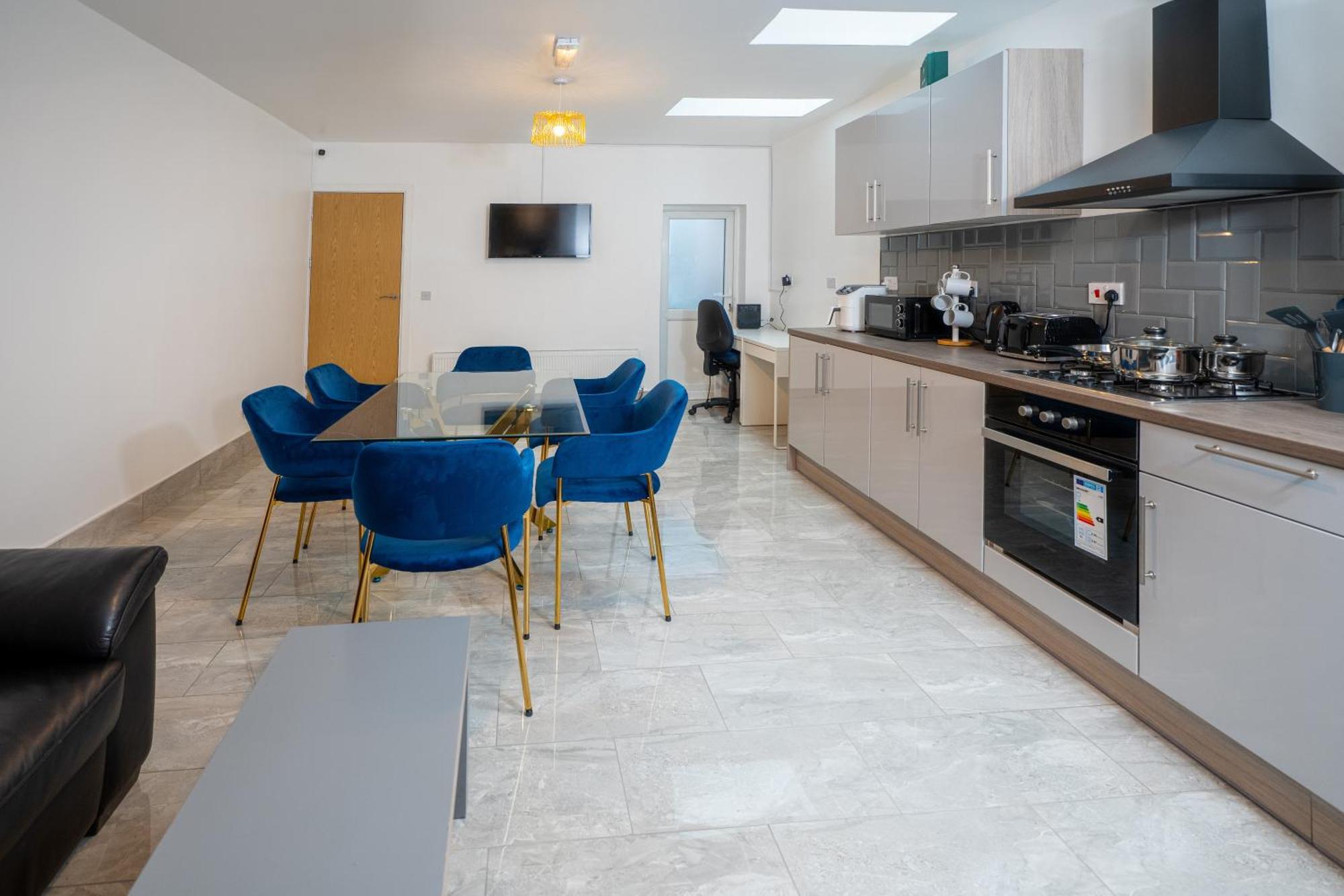 Отель Kunda House Coventry Road Бирмингем Экстерьер фото