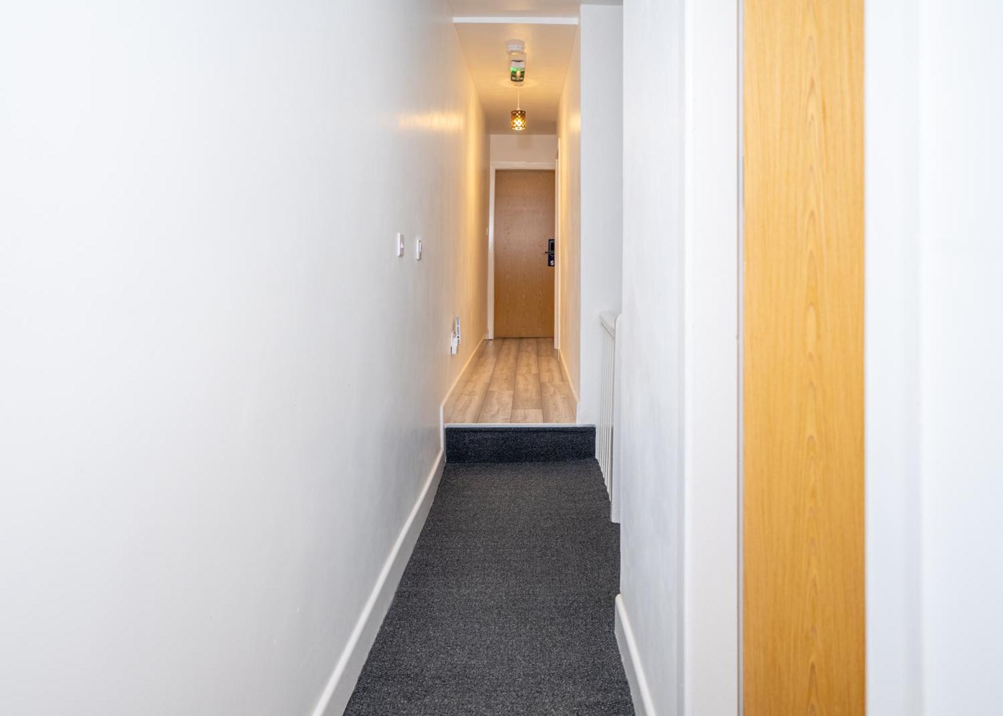Отель Kunda House Coventry Road Бирмингем Экстерьер фото