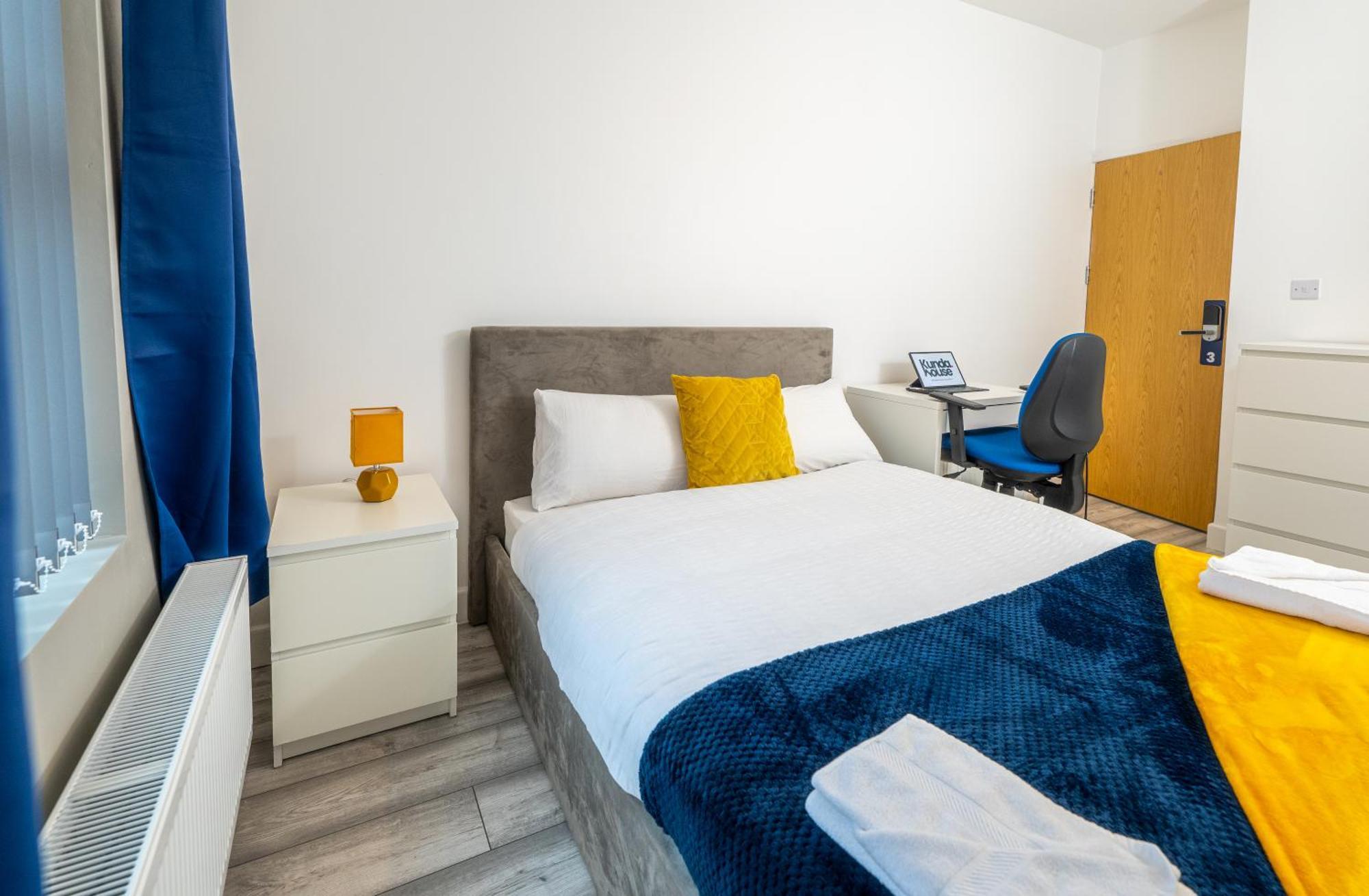 Отель Kunda House Coventry Road Бирмингем Экстерьер фото