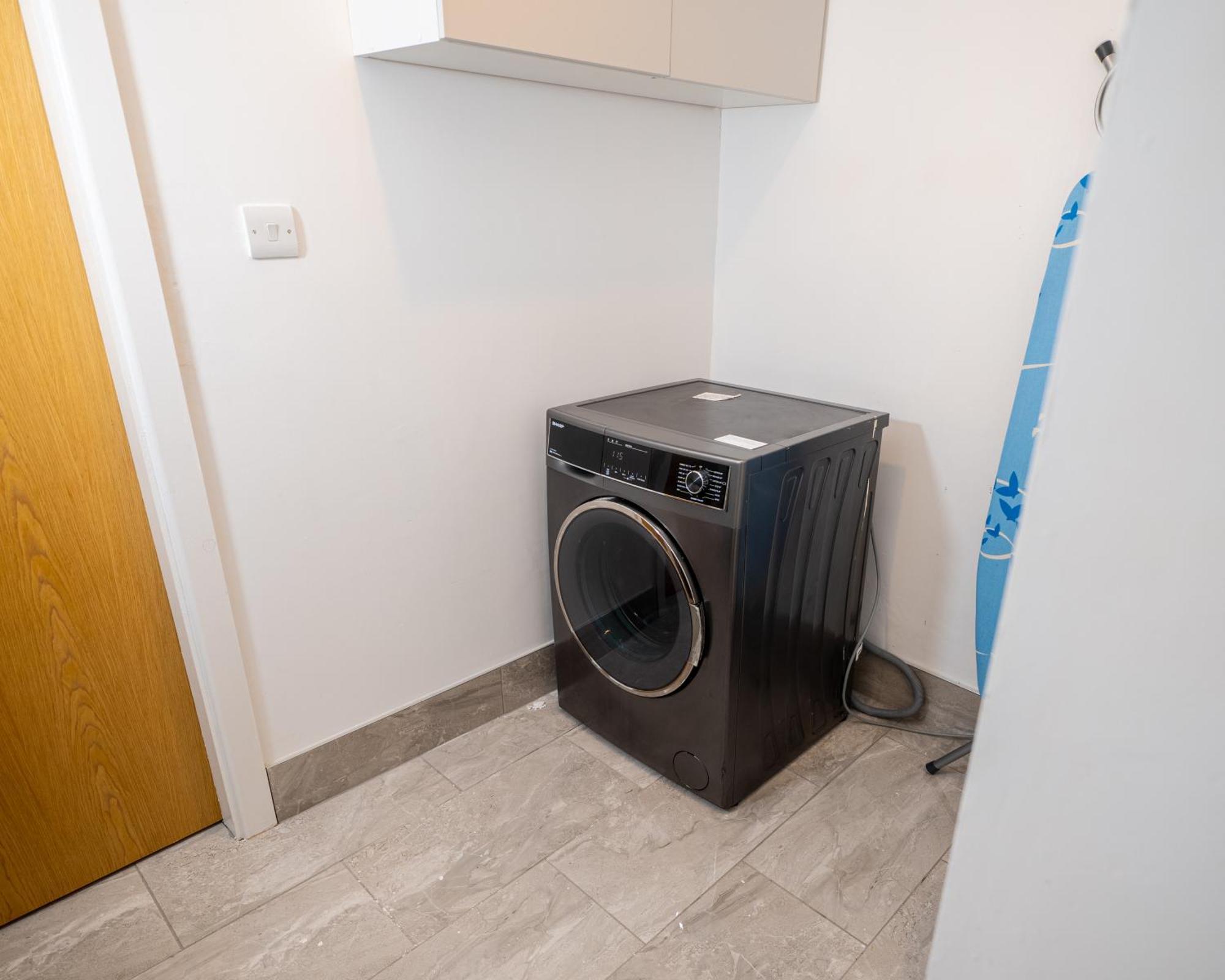 Отель Kunda House Coventry Road Бирмингем Экстерьер фото