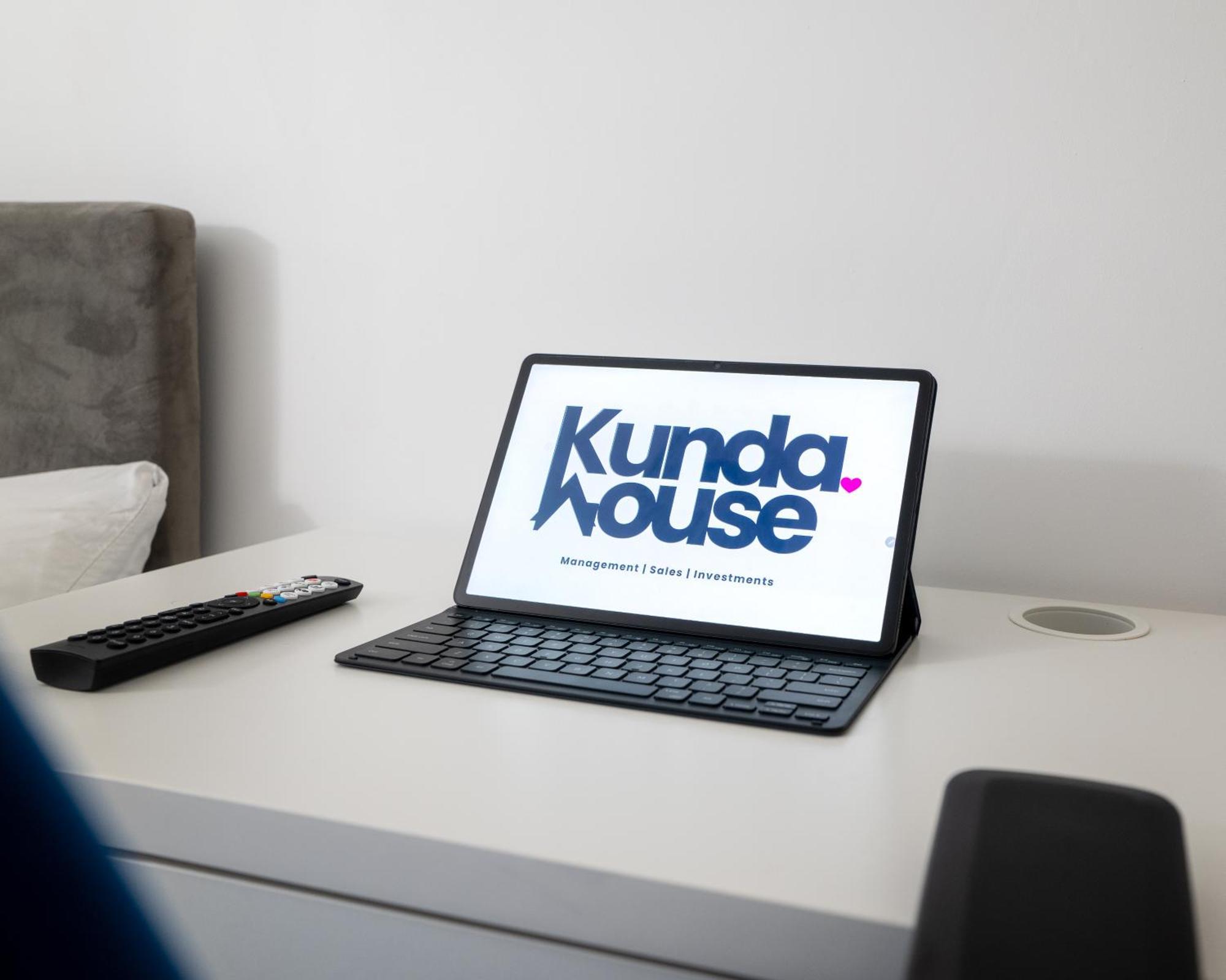 Отель Kunda House Coventry Road Бирмингем Экстерьер фото