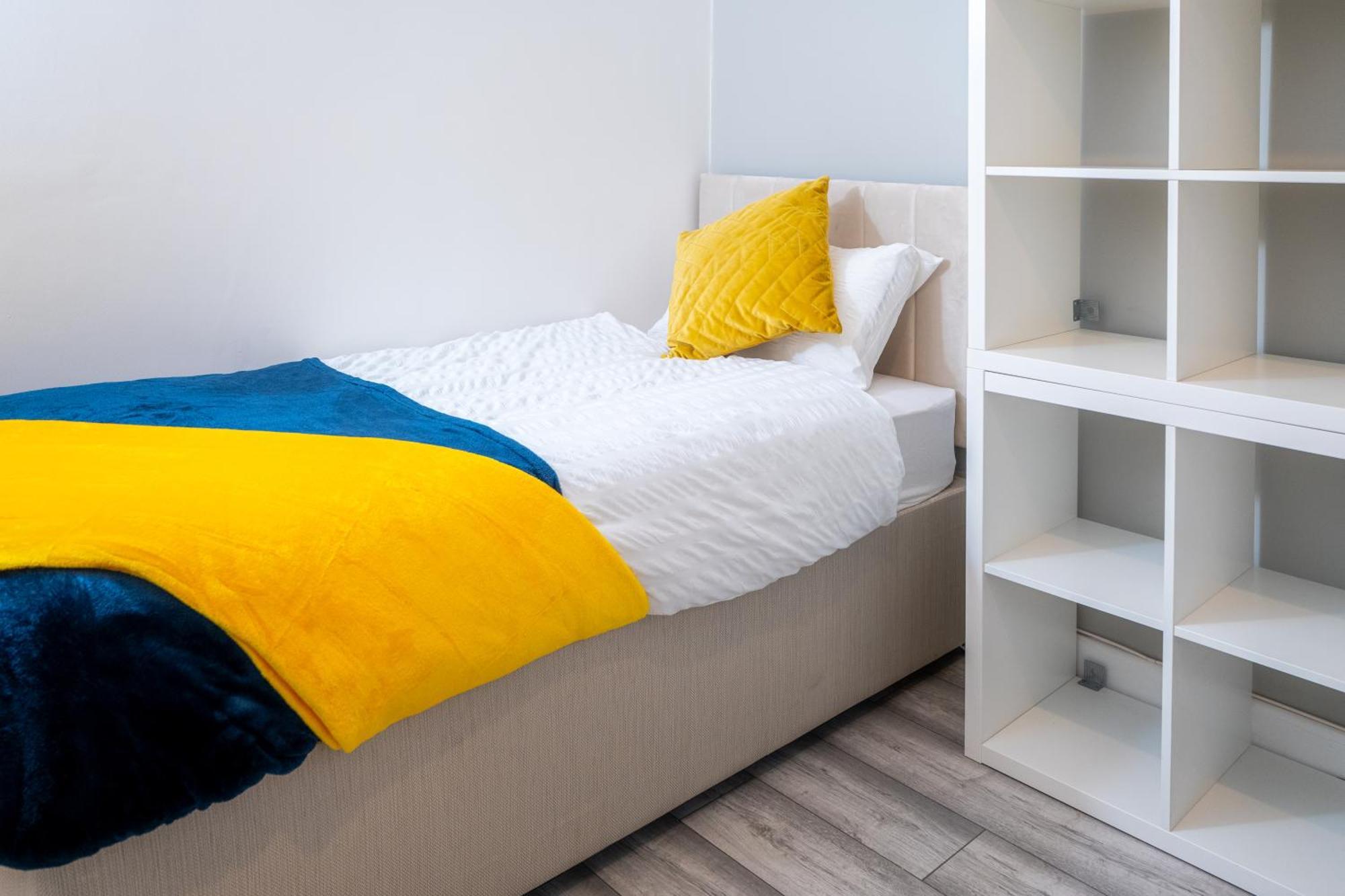 Отель Kunda House Coventry Road Бирмингем Экстерьер фото