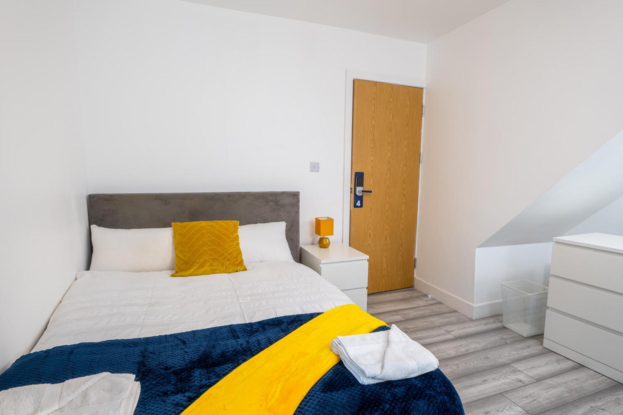 Отель Kunda House Coventry Road Бирмингем Экстерьер фото