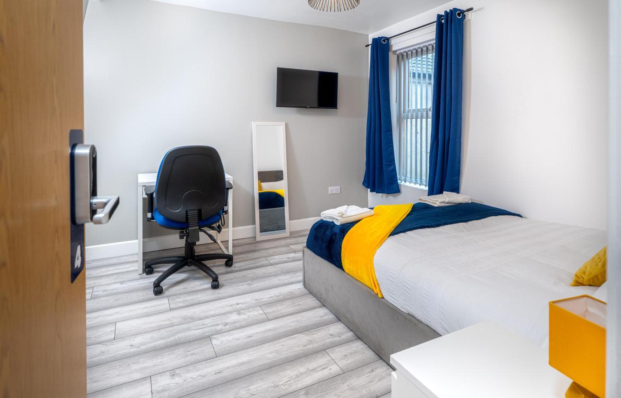 Отель Kunda House Coventry Road Бирмингем Экстерьер фото