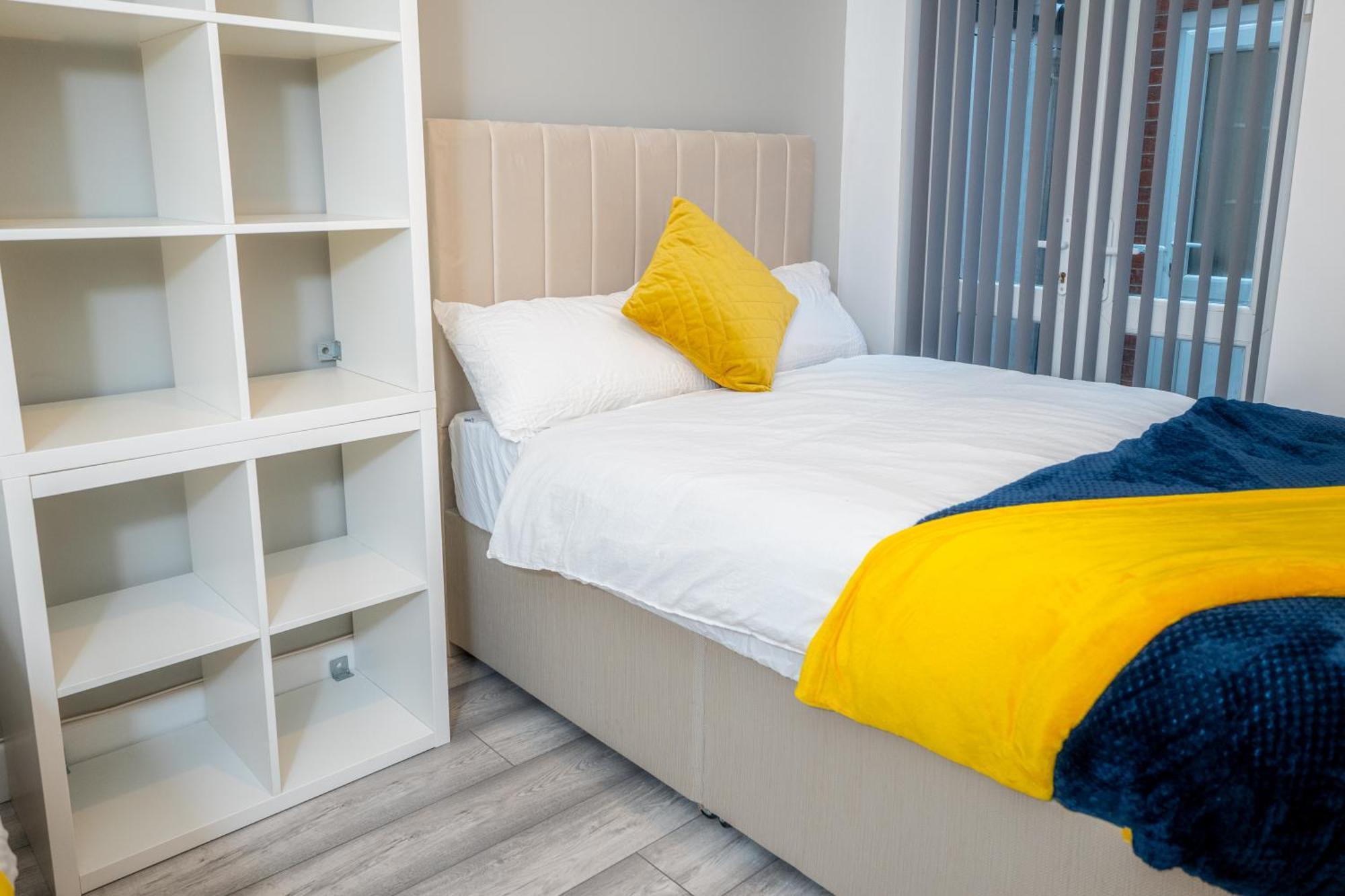 Отель Kunda House Coventry Road Бирмингем Экстерьер фото