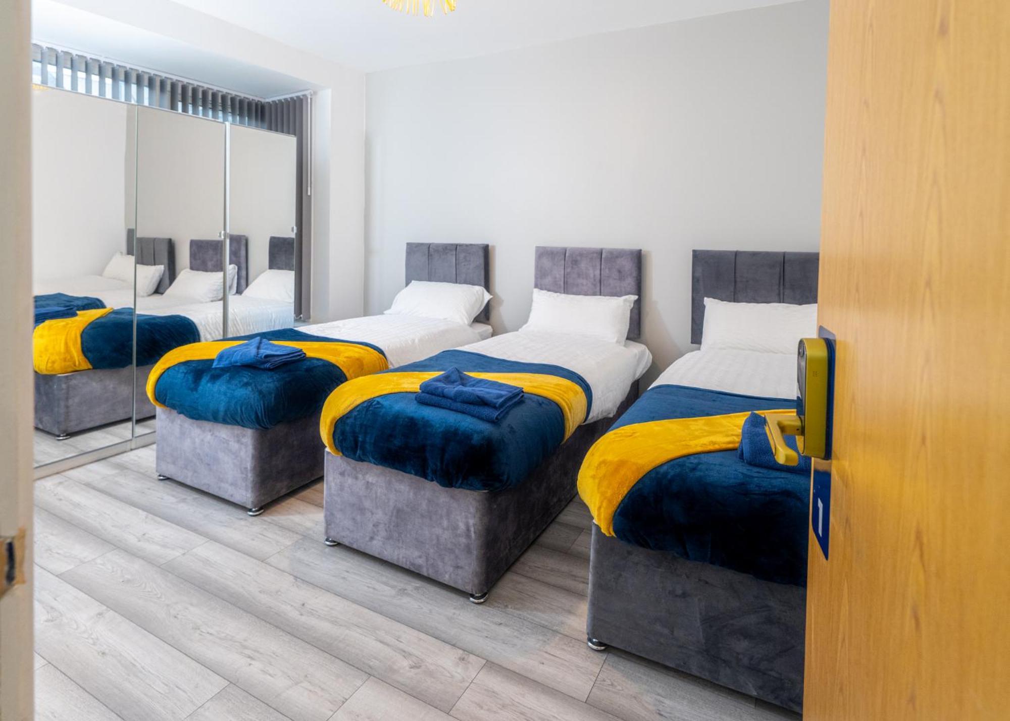 Отель Kunda House Coventry Road Бирмингем Экстерьер фото